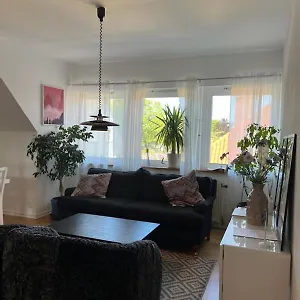 Apartment Rymlig Och Modern Laegenhet I Villa. Perfekt Foer Familjer. Med Parkering., Malmo
